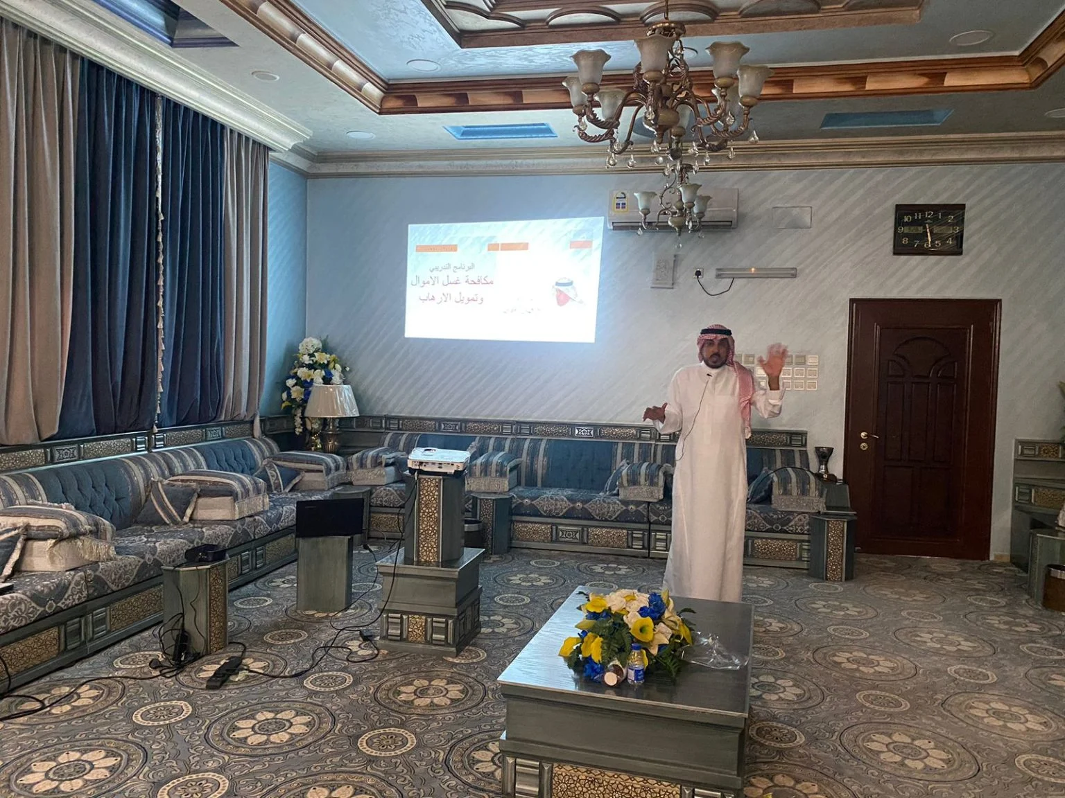 دورة مكافحة غسل الأموال وجرائم تمويل الأرهاب